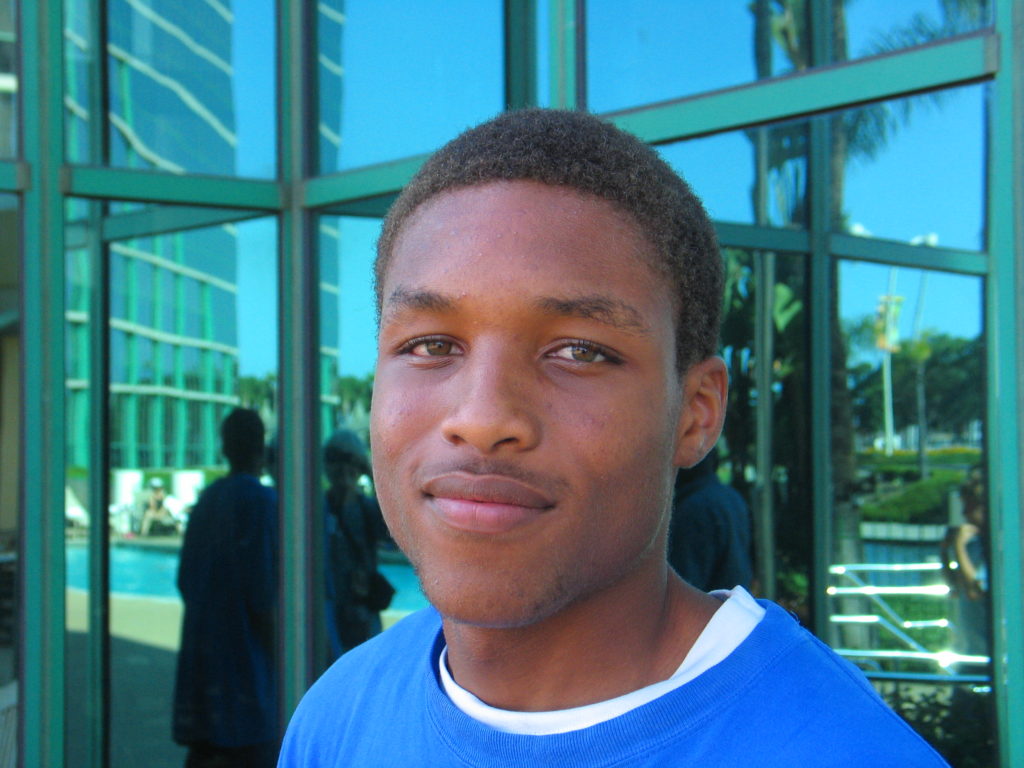 teen-in-front-of-mirro